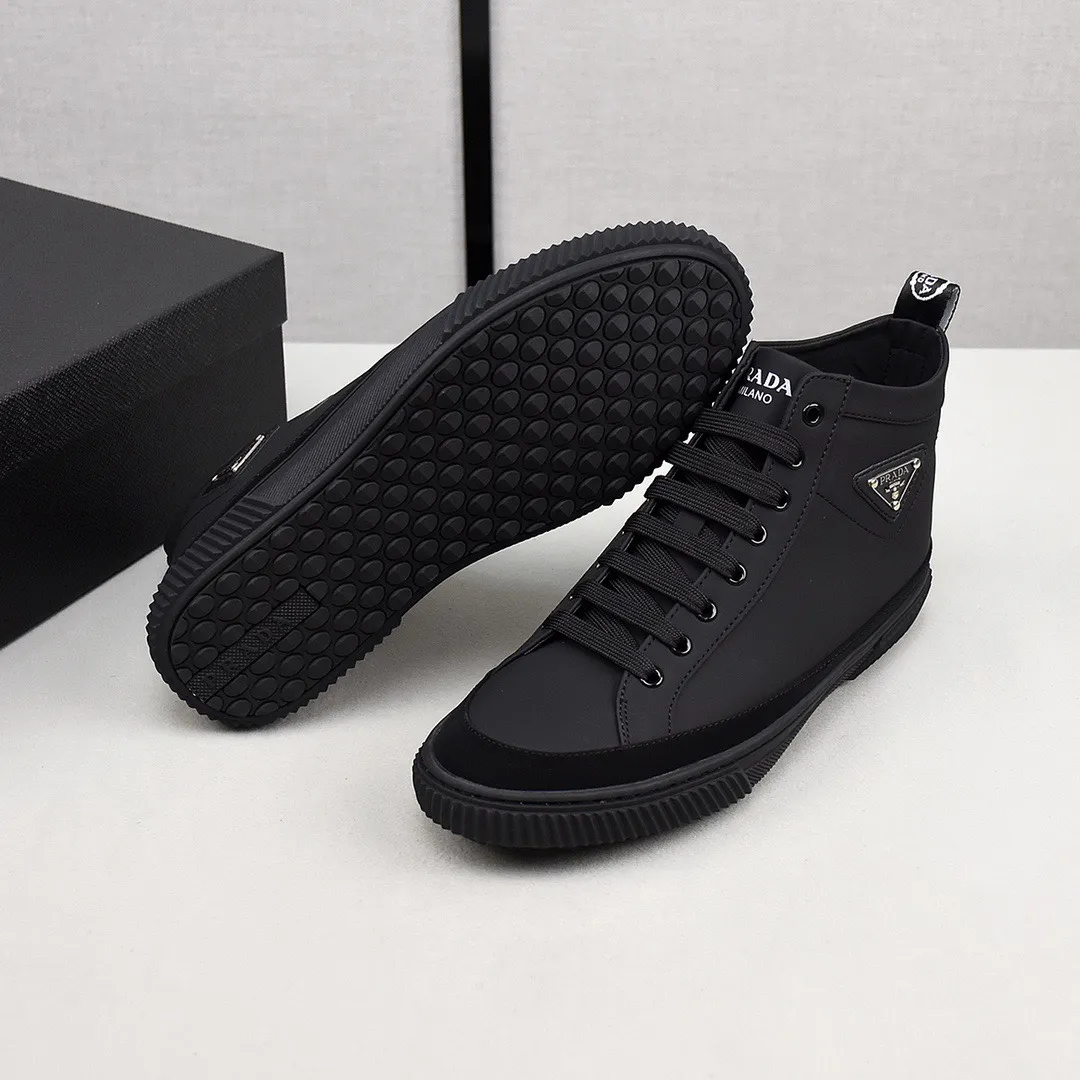 PRADA [Prada] high-top sports and casual shoes. Men's shoes 💰440💰. The upper is made of cowhide, sheepskin lining, rubber outsole, comfortable on the feet, men's size 38-44, choose according to your usual wearing size.